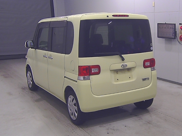 DAIHATSU TANTO 2011