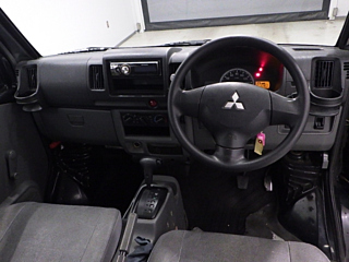 MITSUBISHI MINICAB VAN 2010