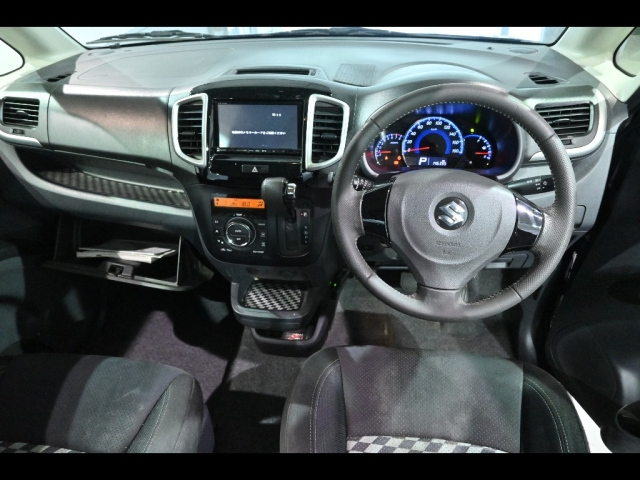 SUZUKI SOLIO 2013