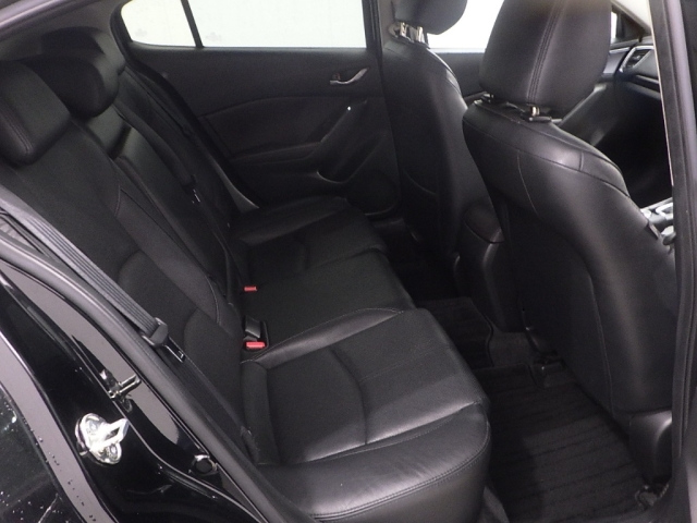 MAZDA AXELA 2017
