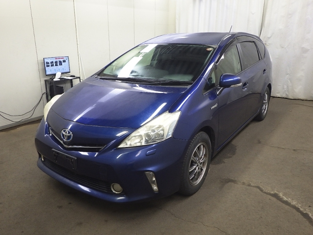 TOYOTA PRIUS ALPHA 2012