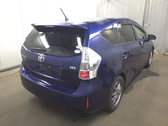 TOYOTA PRIUS ALPHA 2012