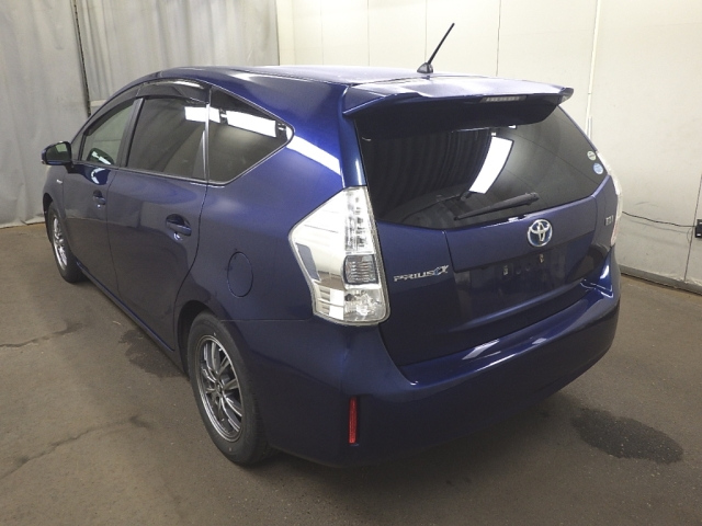 TOYOTA PRIUS ALPHA 2012