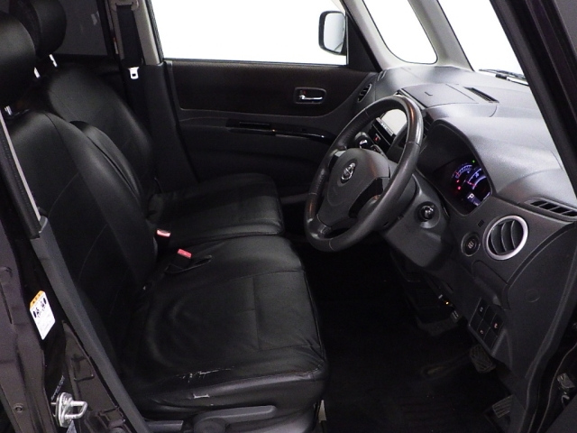 NISSAN ROOX 2012