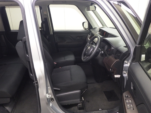 TOYOTA ROOMY 2018
