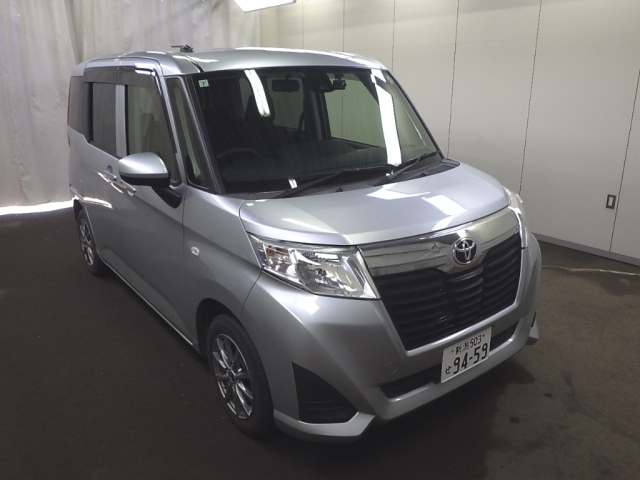TOYOTA ROOMY 2018