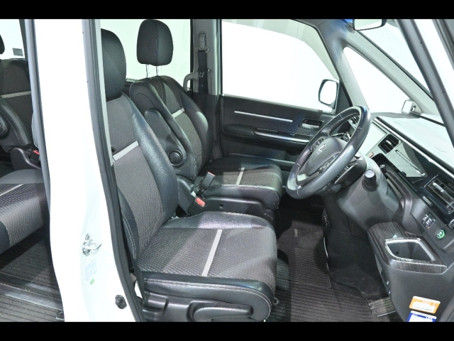 HONDA STEP WAGON 2017