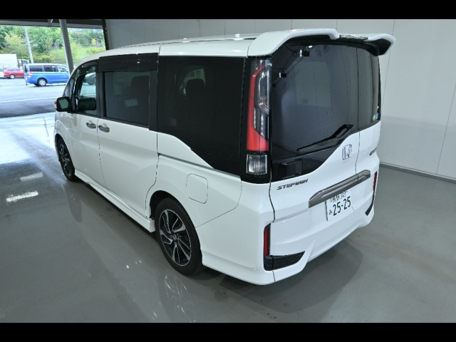HONDA STEP WAGON 2017