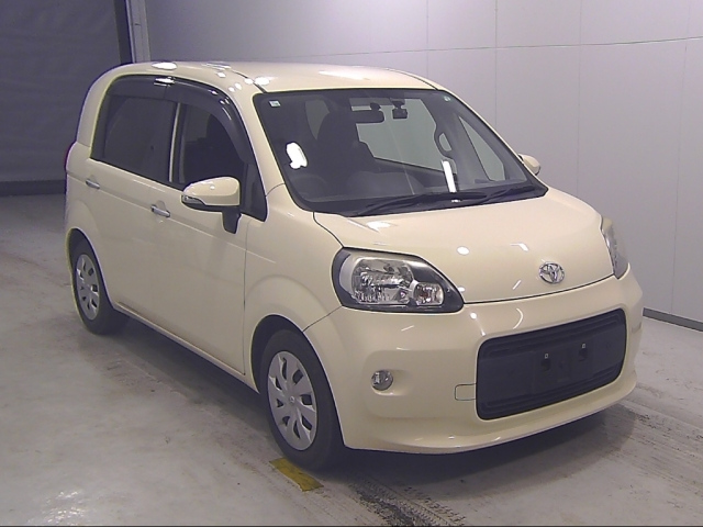 TOYOTA PORTE 2012