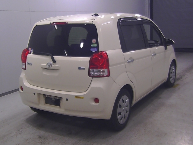 TOYOTA PORTE 2012