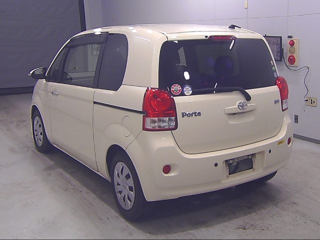 TOYOTA PORTE 2012