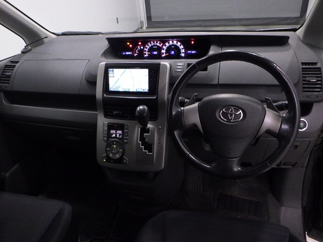 TOYOTA VOXY 2008