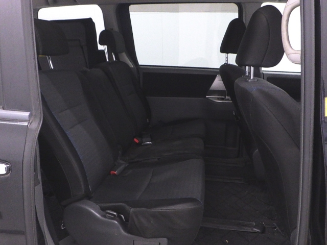 TOYOTA VOXY 2008