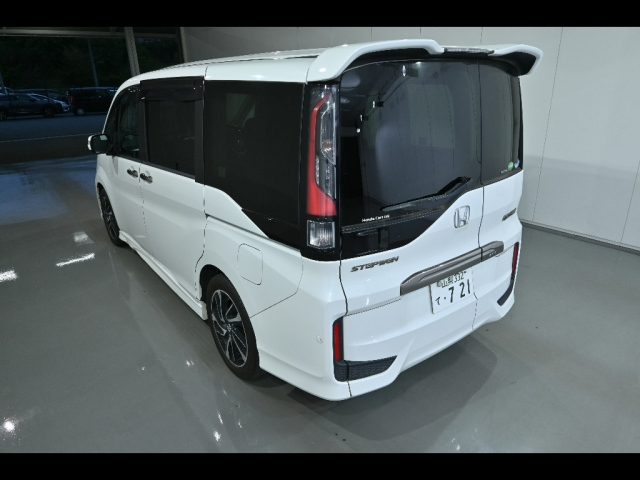 HONDA STEP WAGON 2015