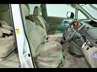 TOYOTA NOAH 2010