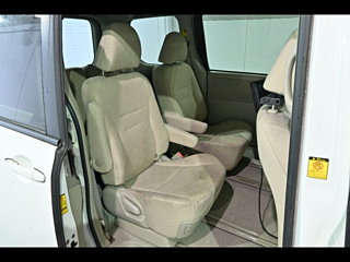 TOYOTA NOAH 2010