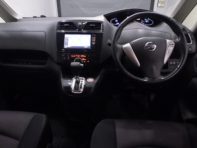 NISSAN SERENA 2013