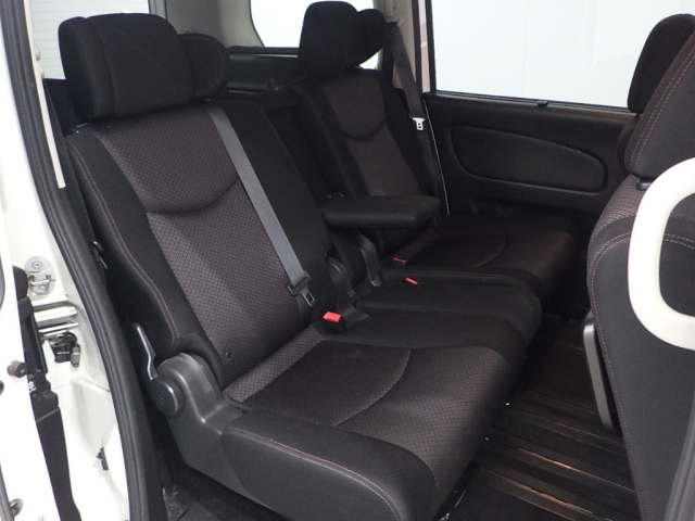 NISSAN SERENA 2013