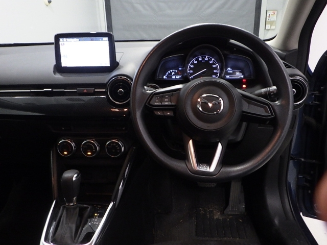 MAZDA DEMIO 2017