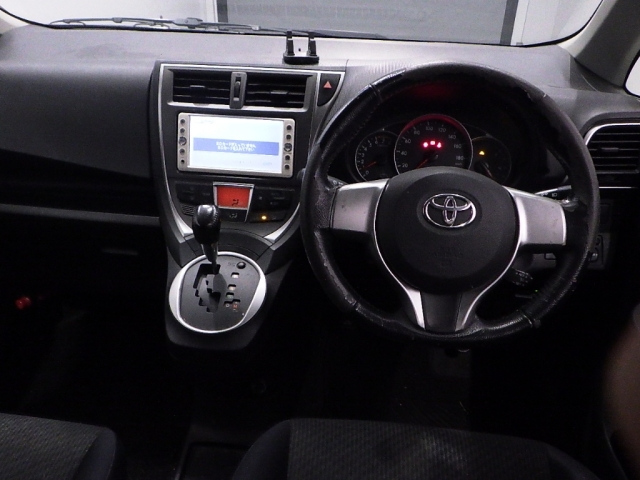 TOYOTA RACTIS 2011