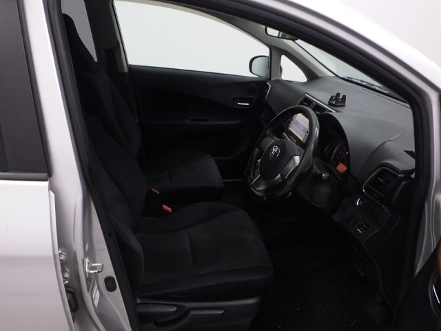 TOYOTA RACTIS 2011