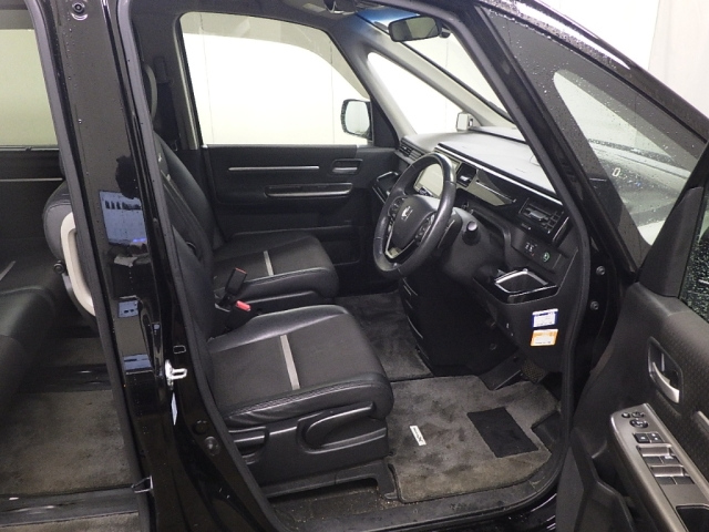 HONDA STEP WAGON 2017