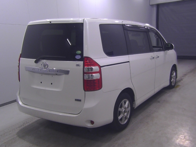 TOYOTA NOAH 2013