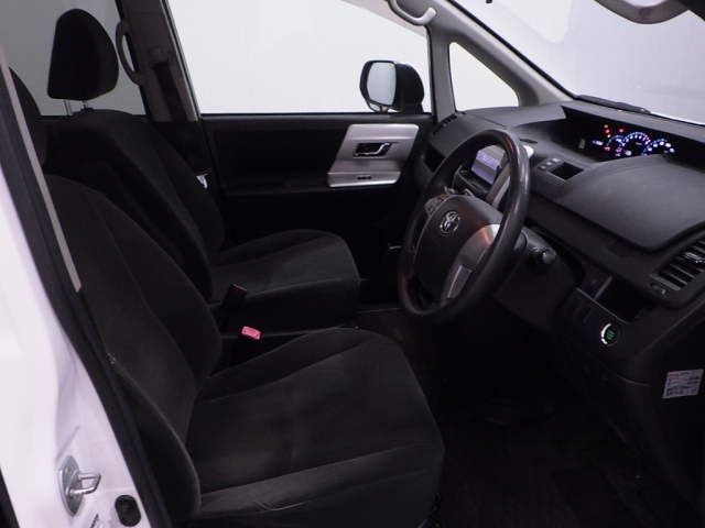 TOYOTA NOAH 2013