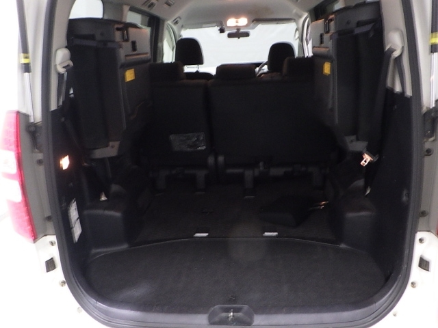 TOYOTA NOAH 2013