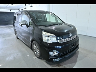 TOYOTA VOXY 2013