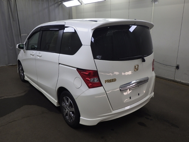 HONDA FREED 2010