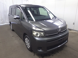 TOYOTA VOXY 2013