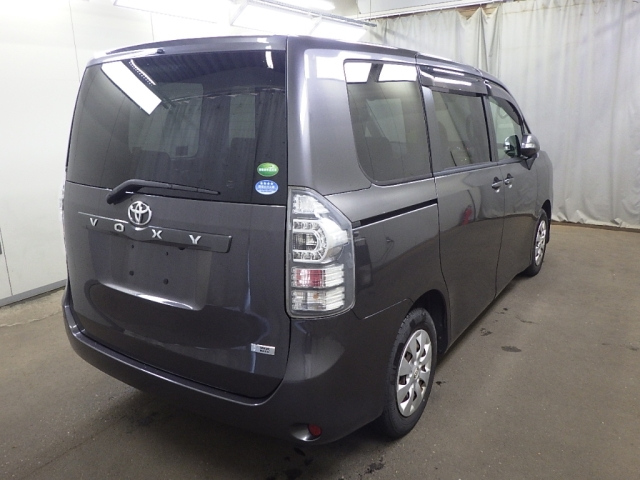 TOYOTA VOXY 2013