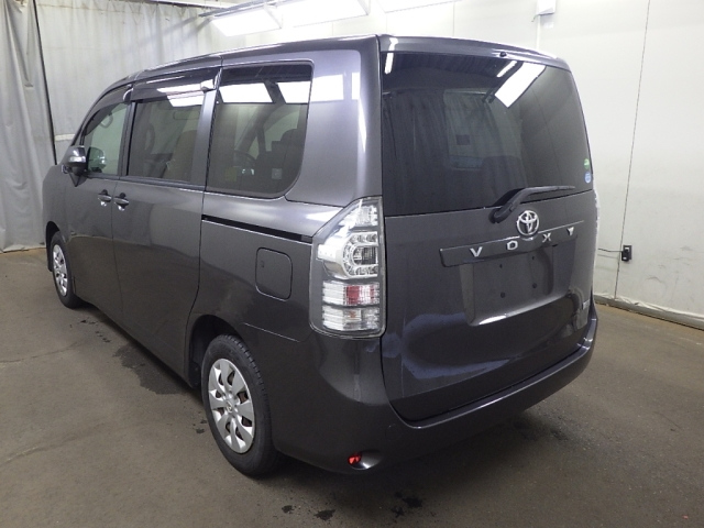 TOYOTA VOXY 2013