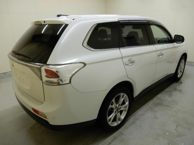 MITSUBISHI OUTLANDER 2013