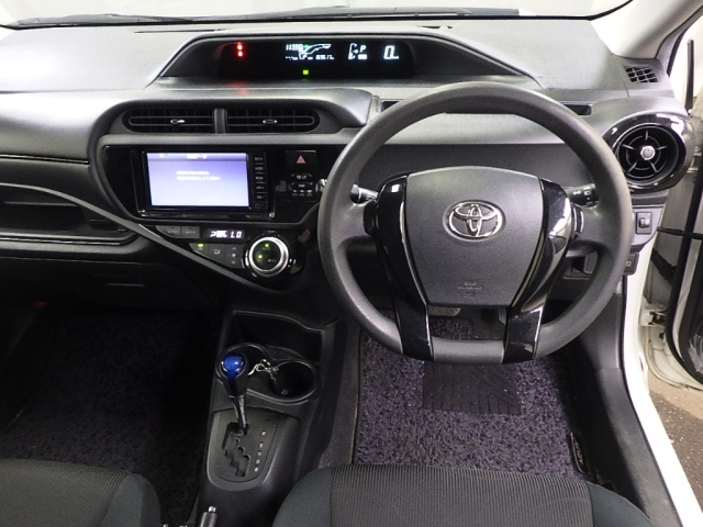 TOYOTA AQUA 2016