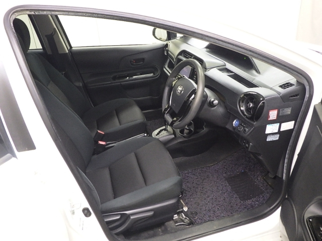 TOYOTA AQUA 2016