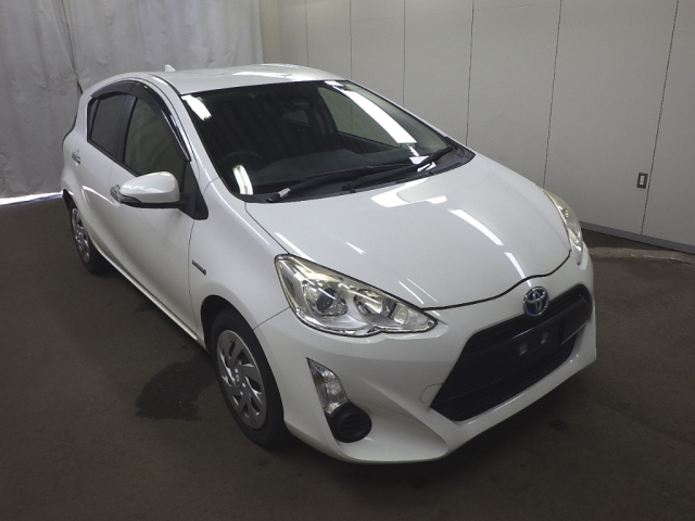 TOYOTA AQUA 2016