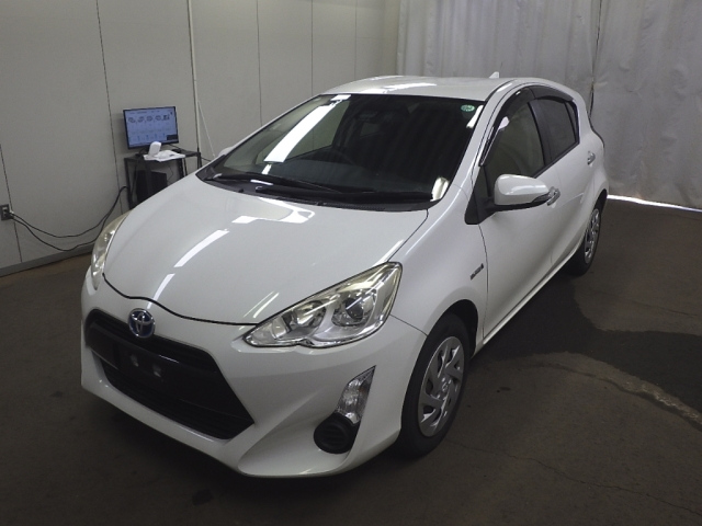 TOYOTA AQUA 2016