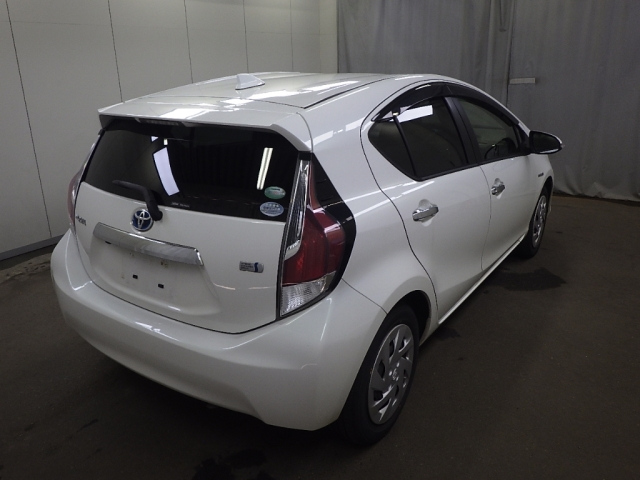 TOYOTA AQUA 2016
