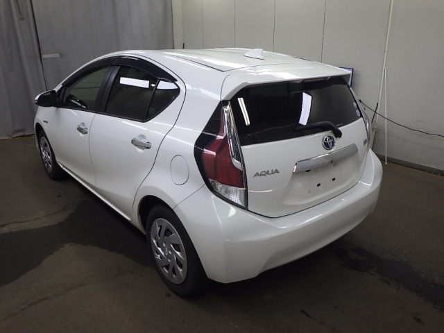 TOYOTA AQUA 2016