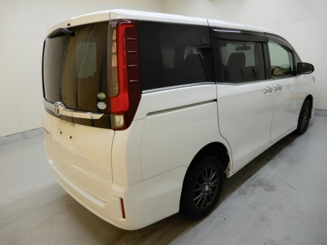 TOYOTA ESQUIRE 2015