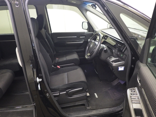 HONDA STEP WAGON 2016