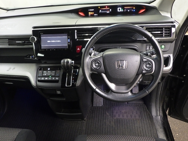 HONDA STEP WAGON 2016