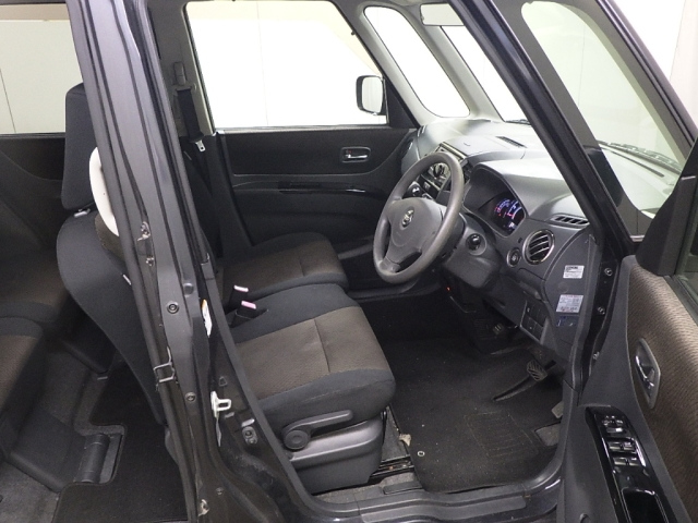 NISSAN ROOX 2013