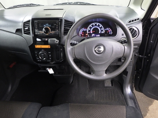 NISSAN ROOX 2013