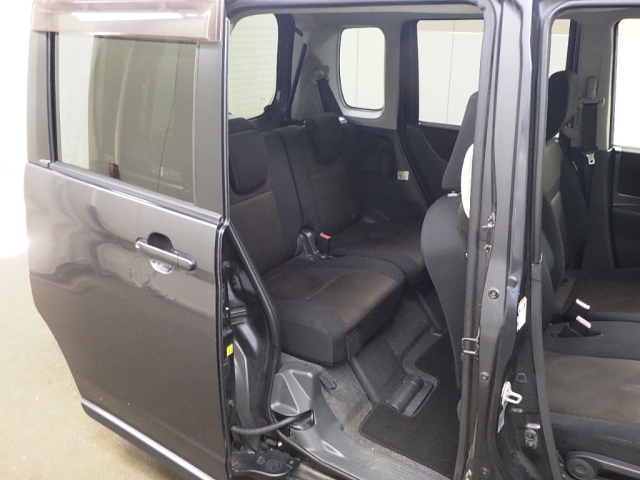 NISSAN ROOX 2013