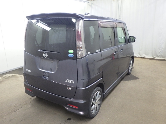 NISSAN ROOX 2013