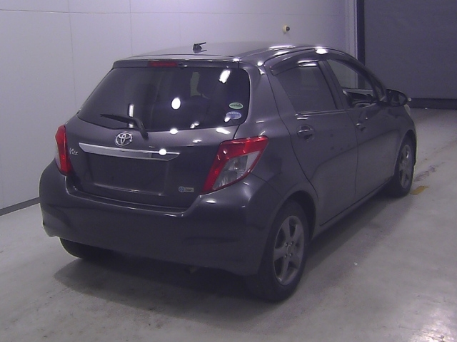 TOYOTA VITZ 2012