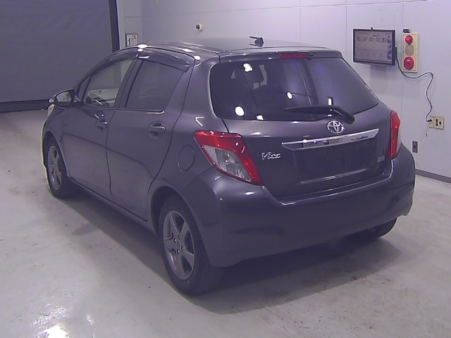 TOYOTA VITZ 2012